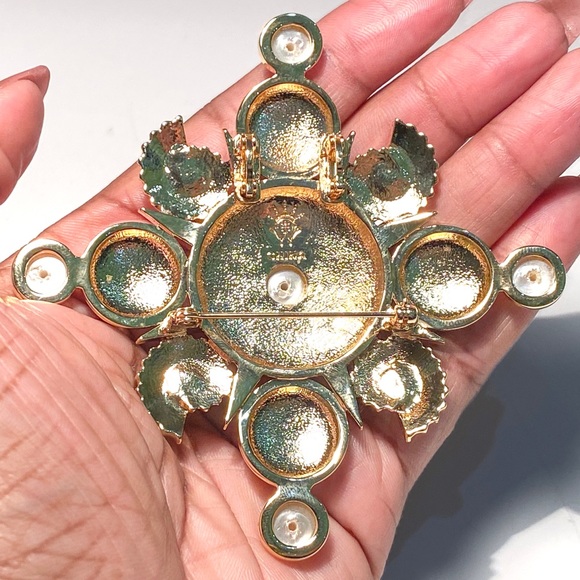 RARE Hutton Wilkinson Balinese “Eye of the Idol” “Ball Orientale” Figure Brooch - Picture 6 of 10